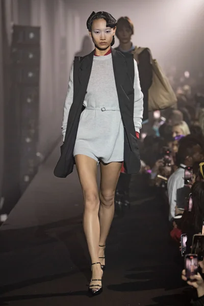 Look 18